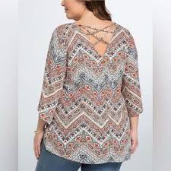 Torrid Multicolor Geometric Blouse - Picture 2 of 12